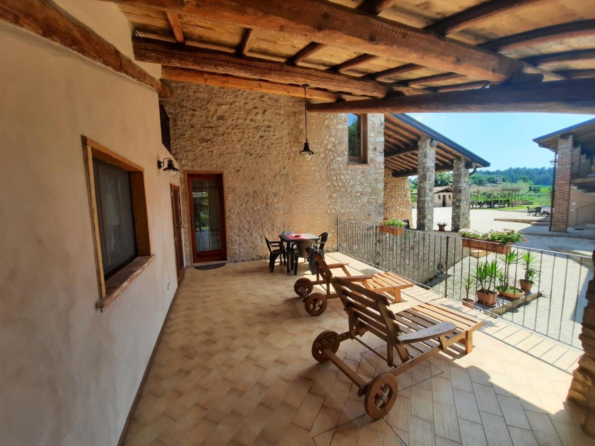 Corte Davini Agriturismo Monzambano Exterior foto