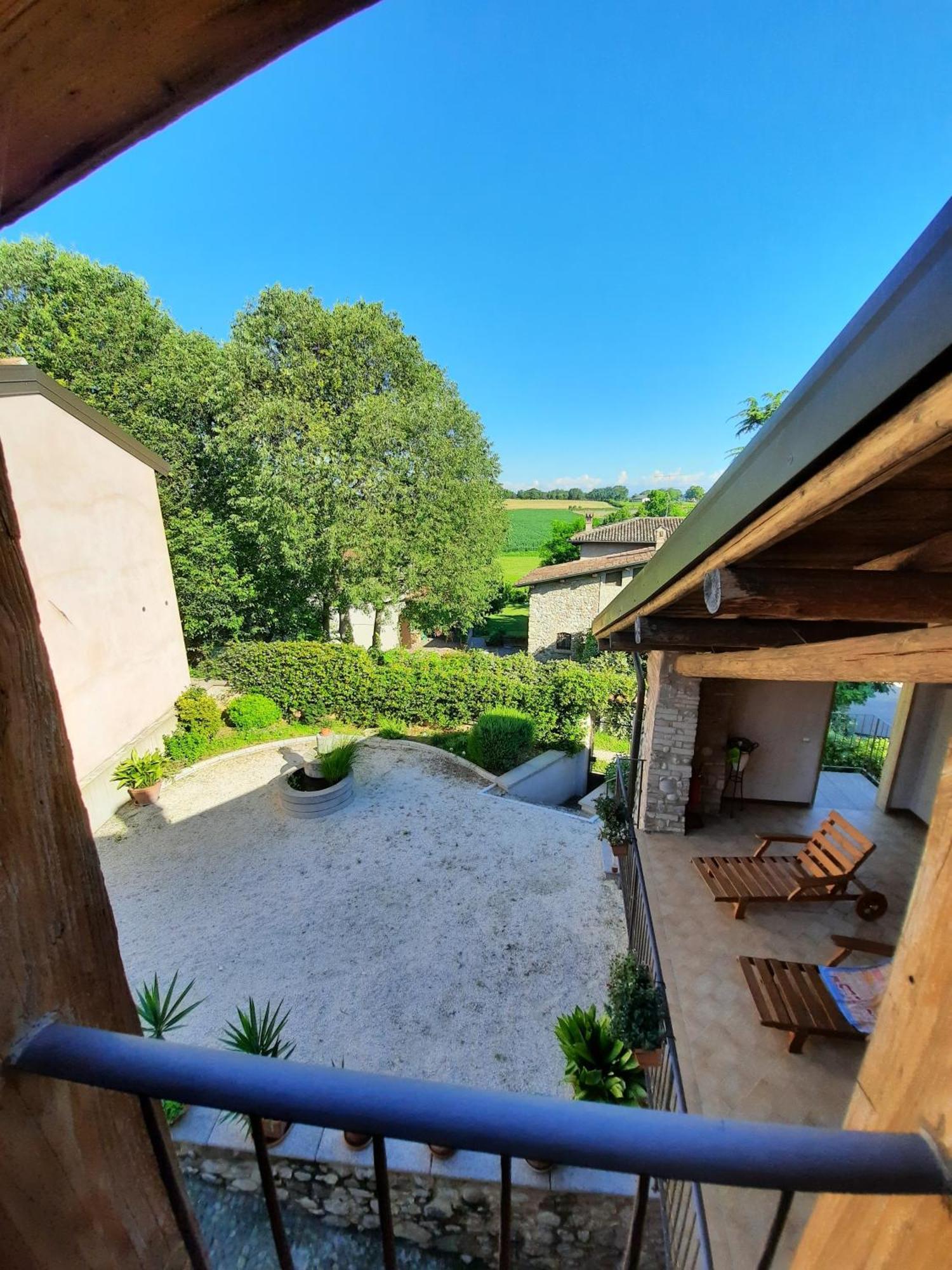 Corte Davini Agriturismo Monzambano Exterior foto